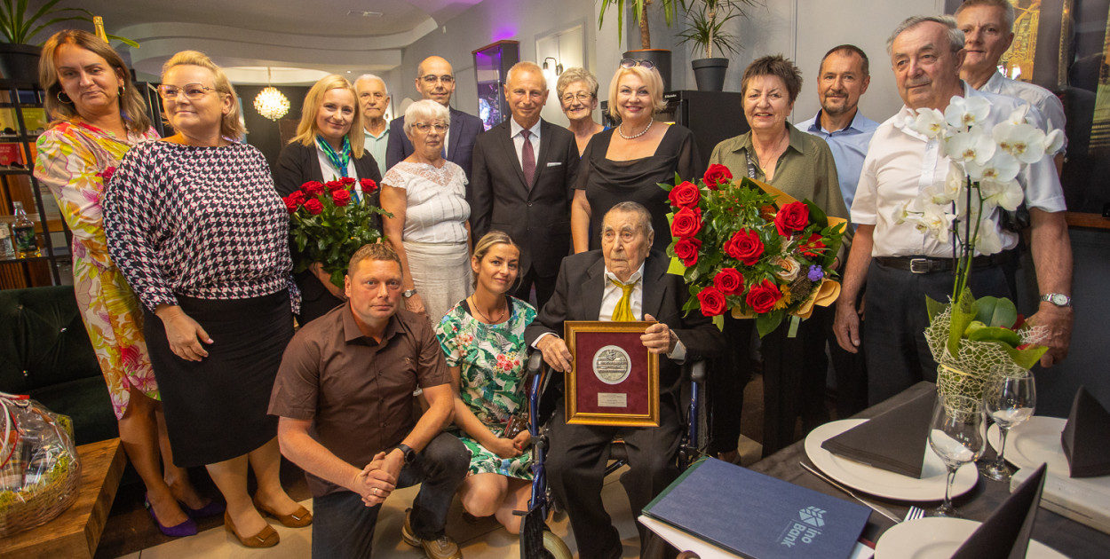 Wacław Walter z Inowrocławia skończył 100 lat. Dziś otrzymał medal