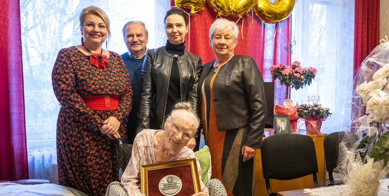 Stulatka z Inowrocławia z medalem Unitas Durat