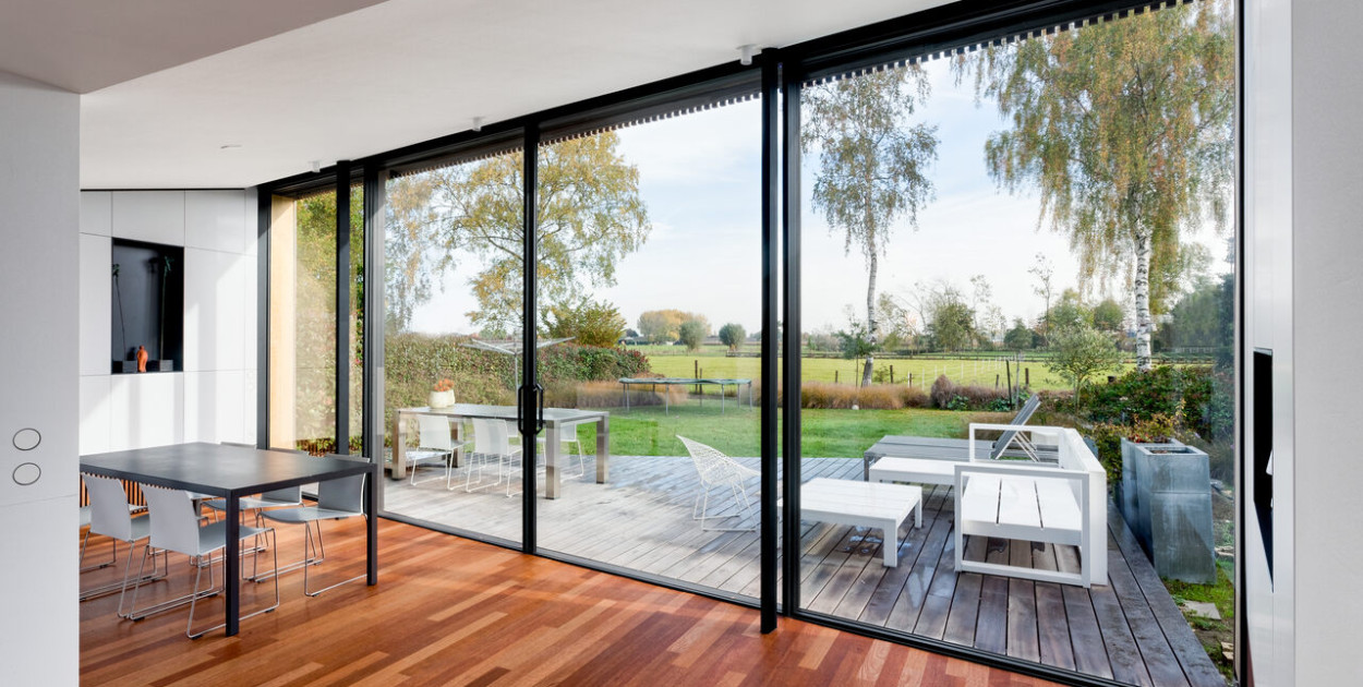 Aluminiowy system drzwi przesuwnych Hi-Finity