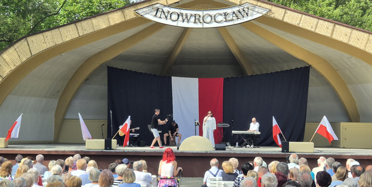 Zespół "White Sky" patriotycznie zakończył majówkę w Inowrocławiu