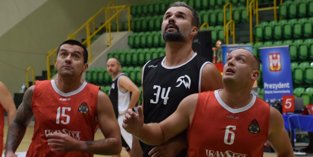 Święto Niepodległości na sportowo. Przyjaciele OSiR grają dla Niepodległej
