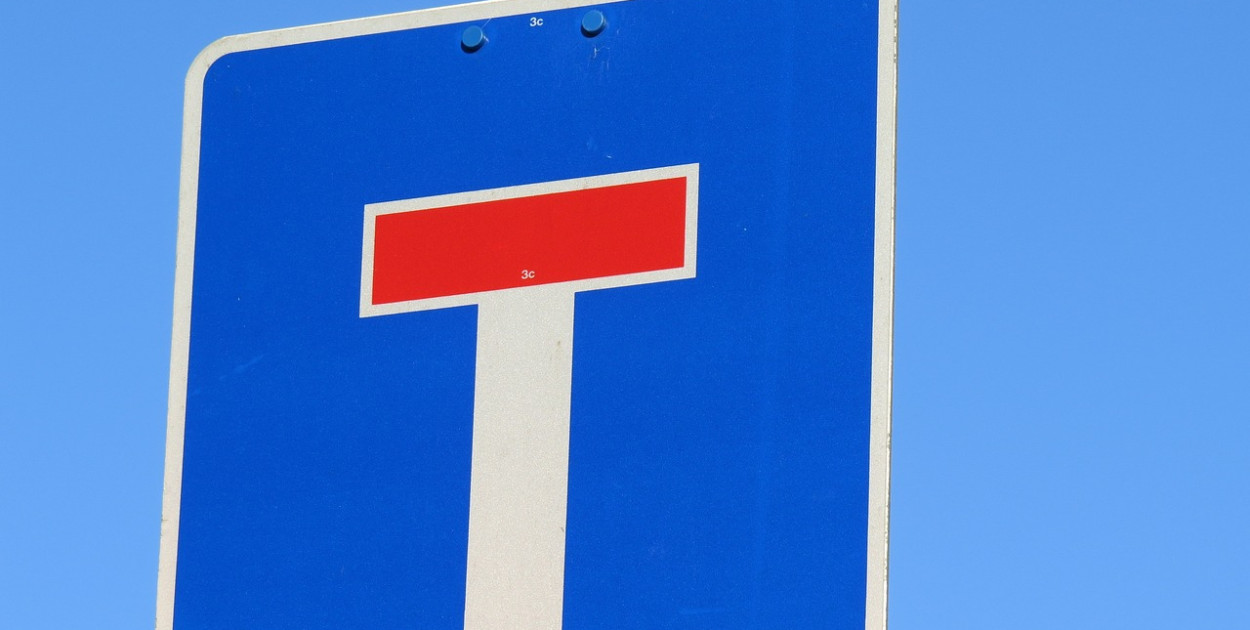 Znaki informacyjne na drodze – co oznaczają? Jak je rozpoznać?