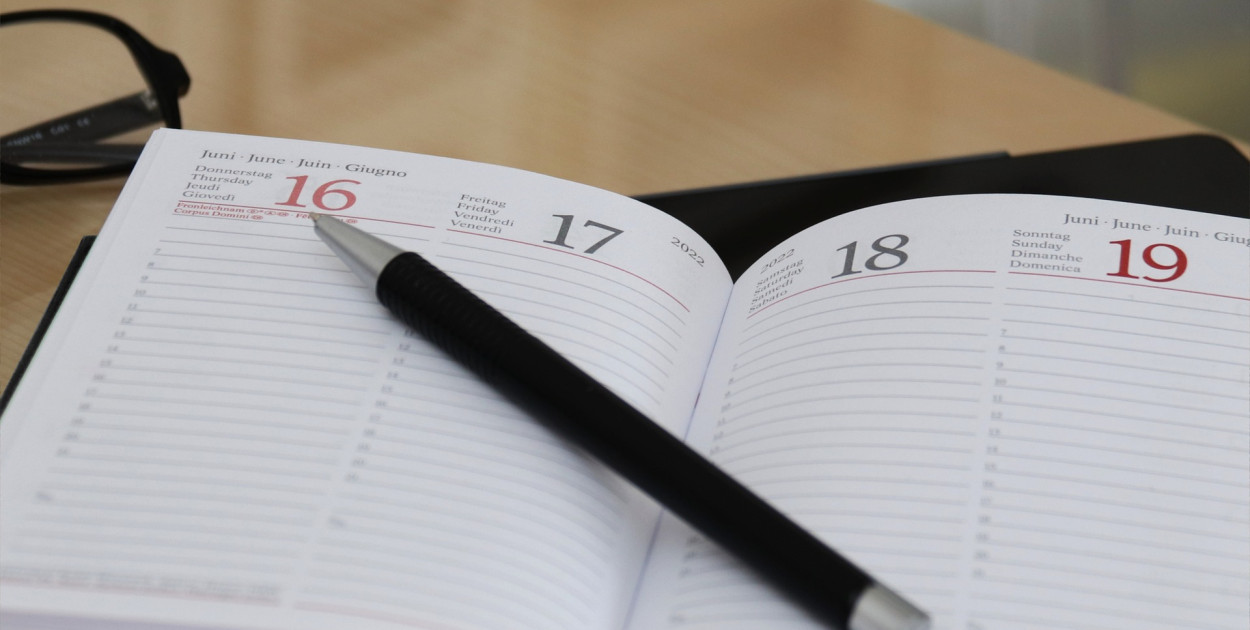 Kiedy najlepiej zaplanować urlop w 2025 roku? Tak maksymalnie wydłużysz wolne