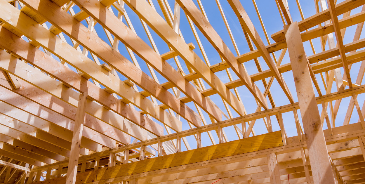 Przegląd popularnych przekrojów belek z drewna C24