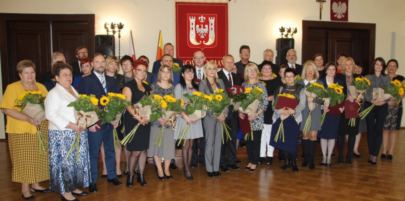 Nagrodzeni nauczyciele na uroczystym spotkaniu w ratuszu. Fot. UM Inowrocław