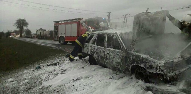Pojazd spłonął niemal doszczętnie. Fot. OSP KSRG Piechcin
