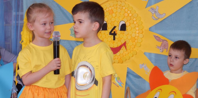 Dzieci z Grupy Delfinków i Misiów zadbały, aby ten wyjątkowy dzień, upłynął pod znakiem zabawy, nauki, muzyki i tańca. Fot. 