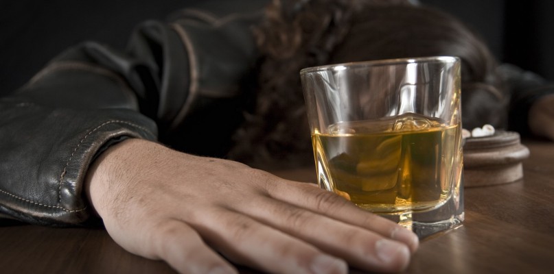 Badanie alkotestem wykazało w organizmie kierowcy 1,8 promila alkoholu. fot. depositphotos