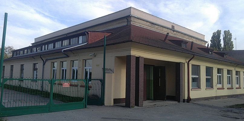 Termomodernizacja czeka budynek hali sportowej przy ul. Rakowicza wraz z przylegającymi do niej budynkami.