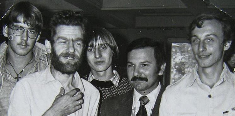 Zygmunt Leszek Tucholski - drugi z prawej, w towarzystwie m.in. Andrzeja Gwiazdy i Jarosława Brejzy w roku 1981. Fot. archiwum