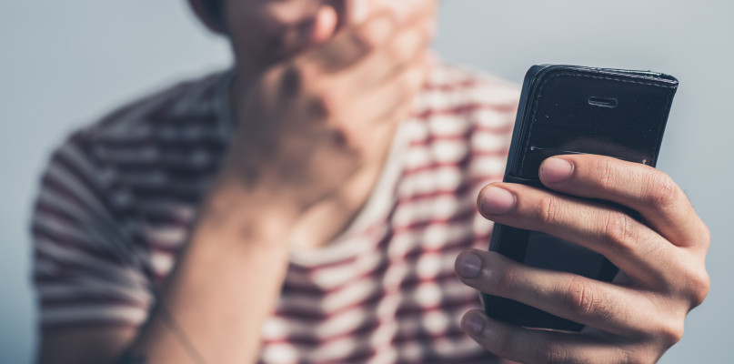 Oszuści znów w akcji. Nie oddzwaniaj na takie numery telefonów!