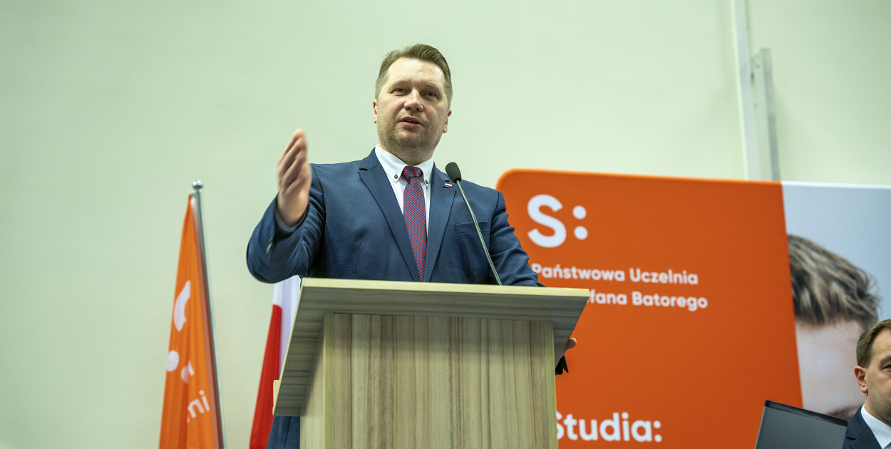 Rewolucyjne zmiany dla nauczycieli. Minister Czarnek zapowiedział koniec...
