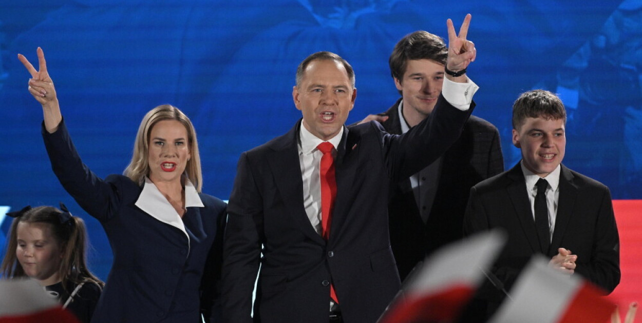 Late poll: Karol Nawrocki - 50,7 proc., Rafał Trzaskowski - 49,3 proc.