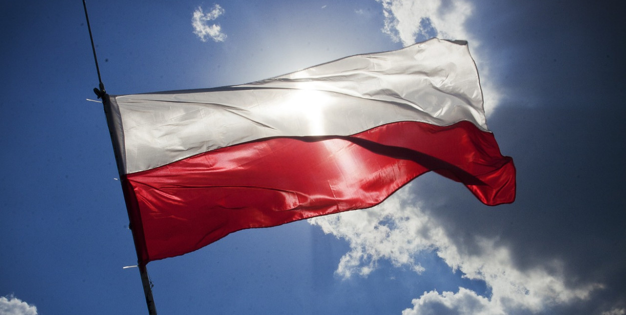 Flaga i hymn na nowo? Rząd chce korekty przepisów dot. symboli narodowych