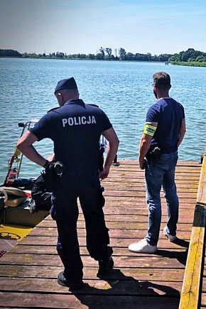 Policyjne i strażackie patrole nad jeziorami-5413