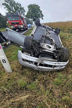 Dachowanie BMW na krajówce-5447