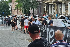 Inowrocław: milczący protest przed komendą policji po śmierci 27-latka-38757