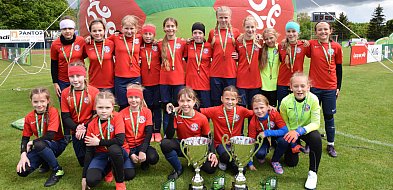 Piłkarki UKS Szóstka zagrają w finale ogólnopolskim Tymbarku-48913