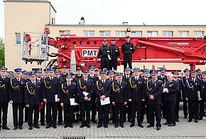 Uroczysty apel z okazji Dnia Strażaka. Awanse, odznaczenia i wyróżnienia-49053