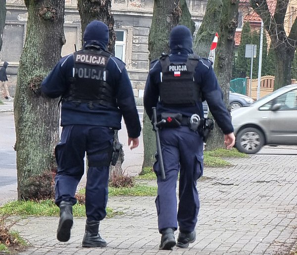 Okradł i groził - już jest w areszcie. Grozi mu nawet 5 lat-49121