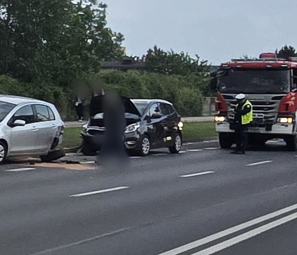 Kolizja dwóch osobówek na Poznańskiej-49308