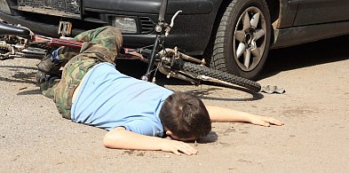 Na Rąbinie mercedes potrącił dziecko na rowerze. Widzieliście to?-49871