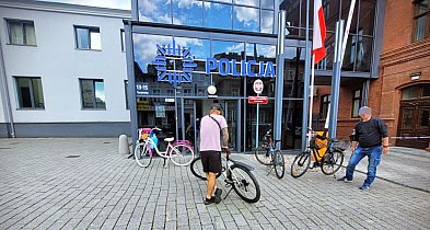 Rowerzyści odwiedzili komendę, by oznakować swoje jednoślady-50092