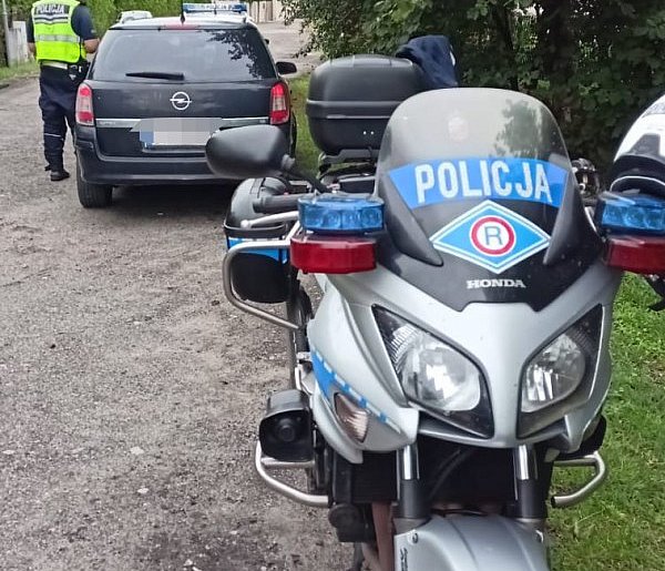Policyjna akcja „Prędkość” na drogach powiatu-50095