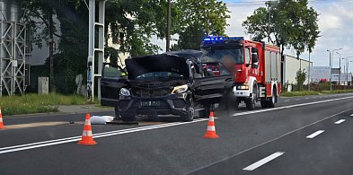 Kolizja osobówki z autobusem miejskim. jedna osoba poszkodowana-50110