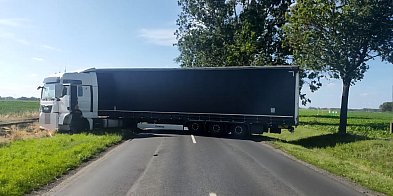 Chciał tylko zawrócić… Zablokował całą drogę wojewódzką-50152