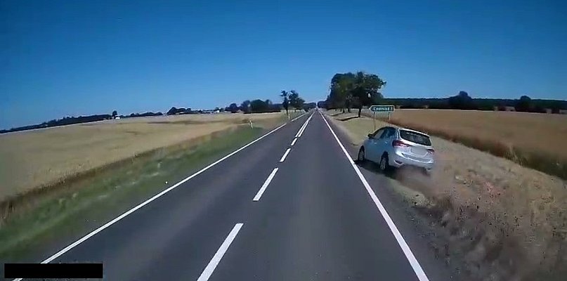 Ten manewr zakończył się sprawą w sądzie. Tragedia była o włos! - 50185