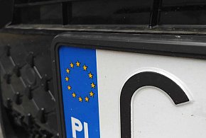 Rejestracja auta przez internet i koniec z przynoszeniem tablic. Rząd przyjął...-50236