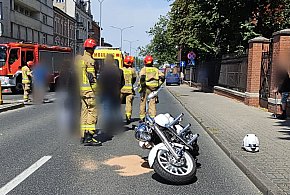 Groźna kraksa na Dworcowej. Motocykl zderzył się z osobówką-50256