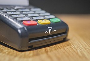 Zakaz sprzedaży i większy nadzór. Tych produktów nie kupią już nieletni-50299