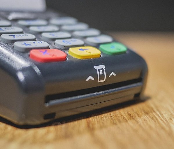 Zakaz sprzedaży i większy nadzór. Tych produktów nie kupią już nieletni-50299