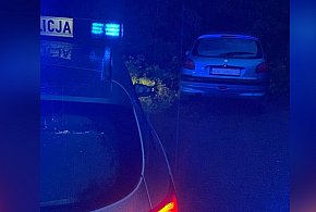 22-latek uciekał przed policją i wpadł do rowu. Nie miał prawa jazdy-50359