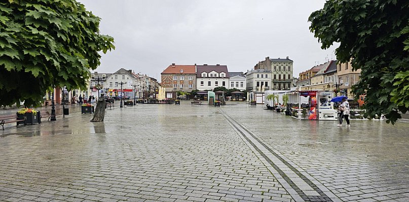 rolKI24.INFO: Deszczowy poranek na inowrocławskim Rynku - 50350