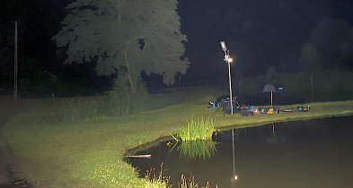 Tragiczny finał nocnego wędkowania. 65-latek utonął w stawie-50380