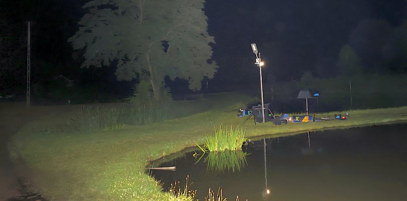 Tragiczny finał nocnego wędkowania. 65-latek utonął w stawie - 50380