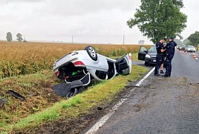 Dachowanie BMW na krajówce. Wyglądało to groźnie-50427