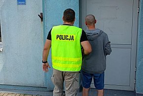 Zatrzymany dzień po kradzieży. Policjanci odzyskali skradziony samochód-50529
