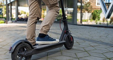 Zderzyły się hulajnoga i rower. Uczestnicy kraksy razem mieli 24 lata-50569