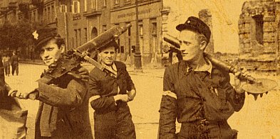 Powstanie Warszawskie na Rynku w Gniewkowie-50621