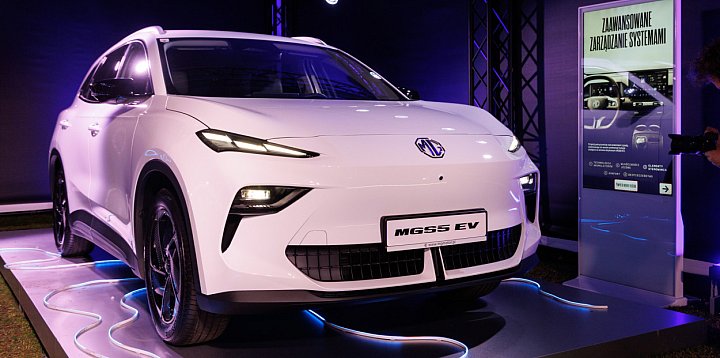 MG zaprezentował elektryczny model MG S5 EV-50854