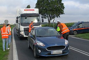 Akcja „Bezpieczny Piątek” na przejeździe w Cieślinie-50973