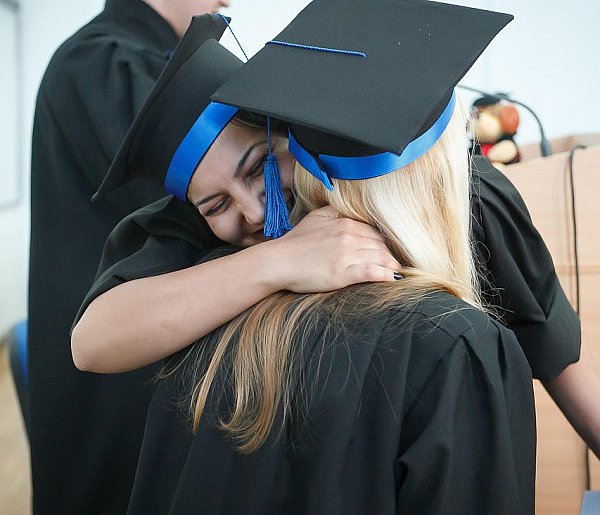 Początek końca pisania magisterek? Wykładowcy biją na alarm-51091