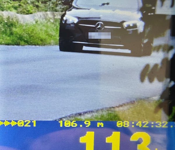 113 km/h na „pięćdziesiątce”. Drogowy recydywista stracił prawo jazdy-51093