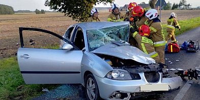 19-latka uderzyła seatem w drzewo. Dramatyczna akcja ra-51235