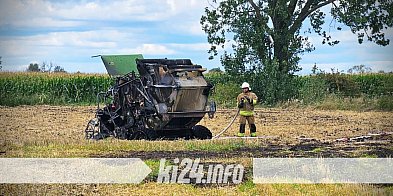 Duży pożar na polu pod Inowrocławiem. W ogniu maszyna i-51549