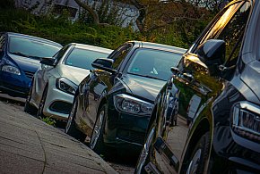 Tysiące samochodów idą pod młotek. Można je mieć za pół ceny-51657